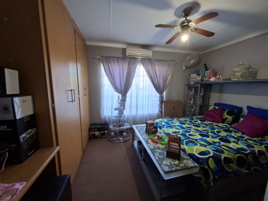 3 Bedroom Property for Sale in Azalea Park North West